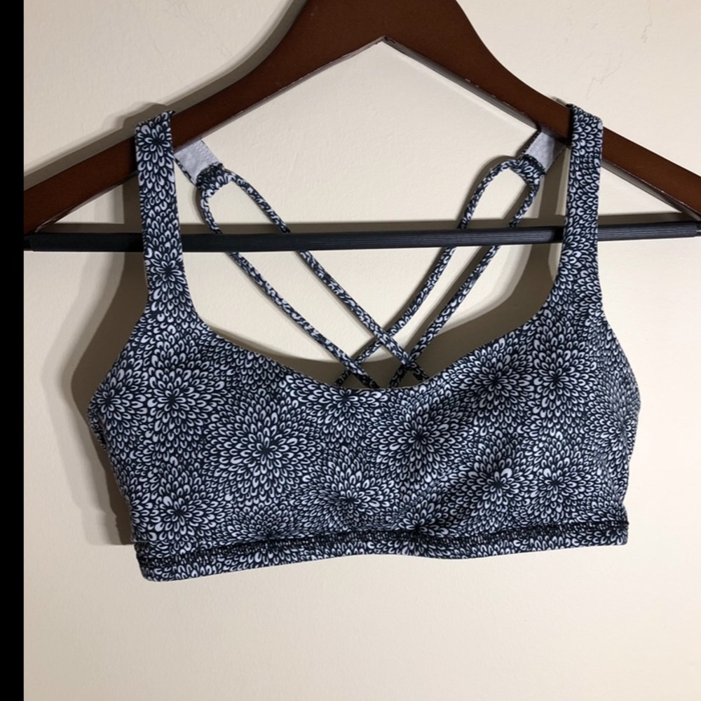 Lululemon Free to be bra
